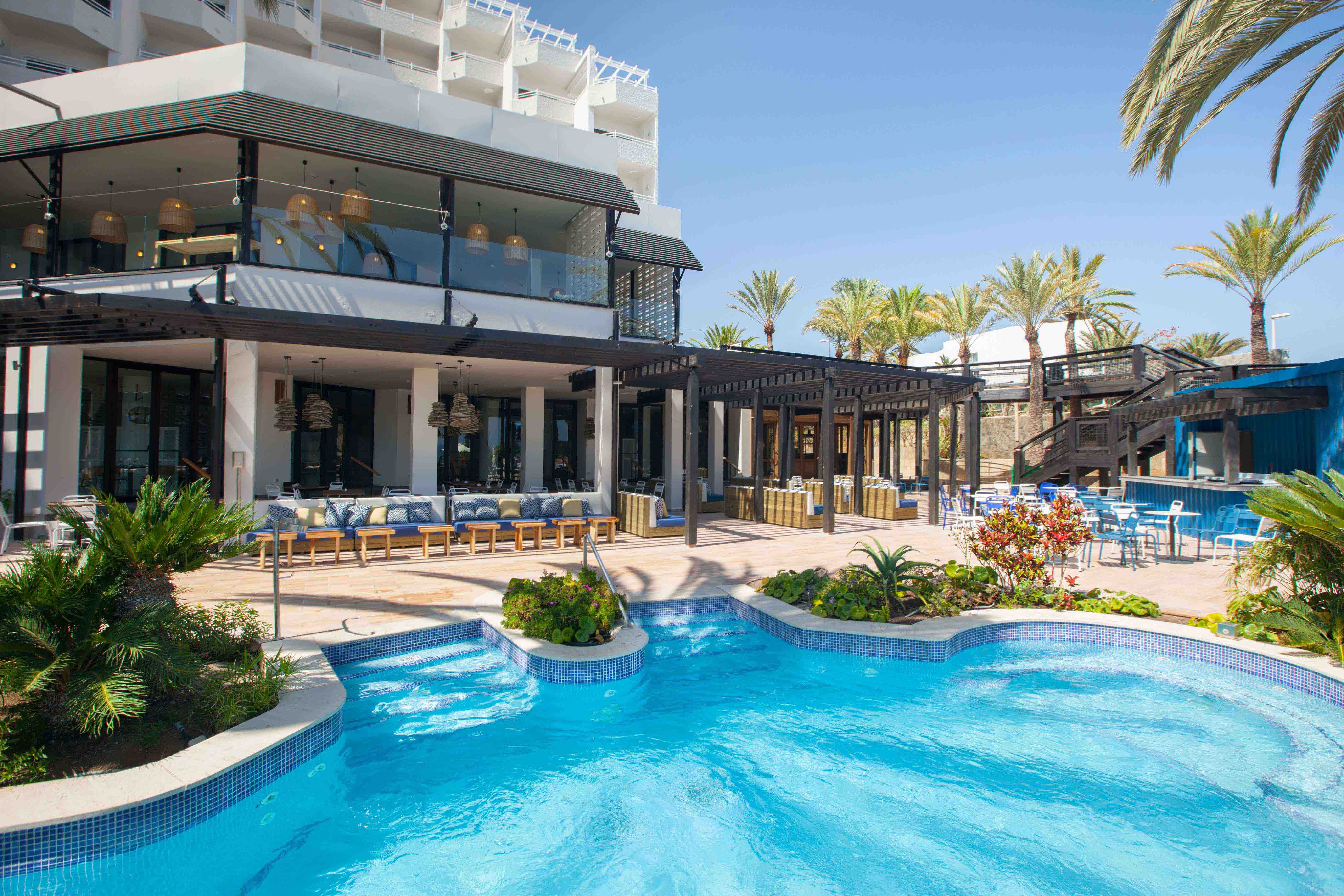 bar piscina hotel corallium dunamar