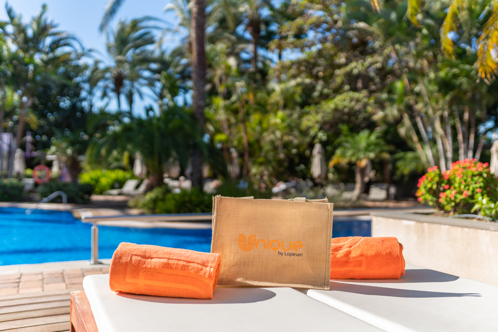toallas piscina unique corallium dunamar by lopesan hotels