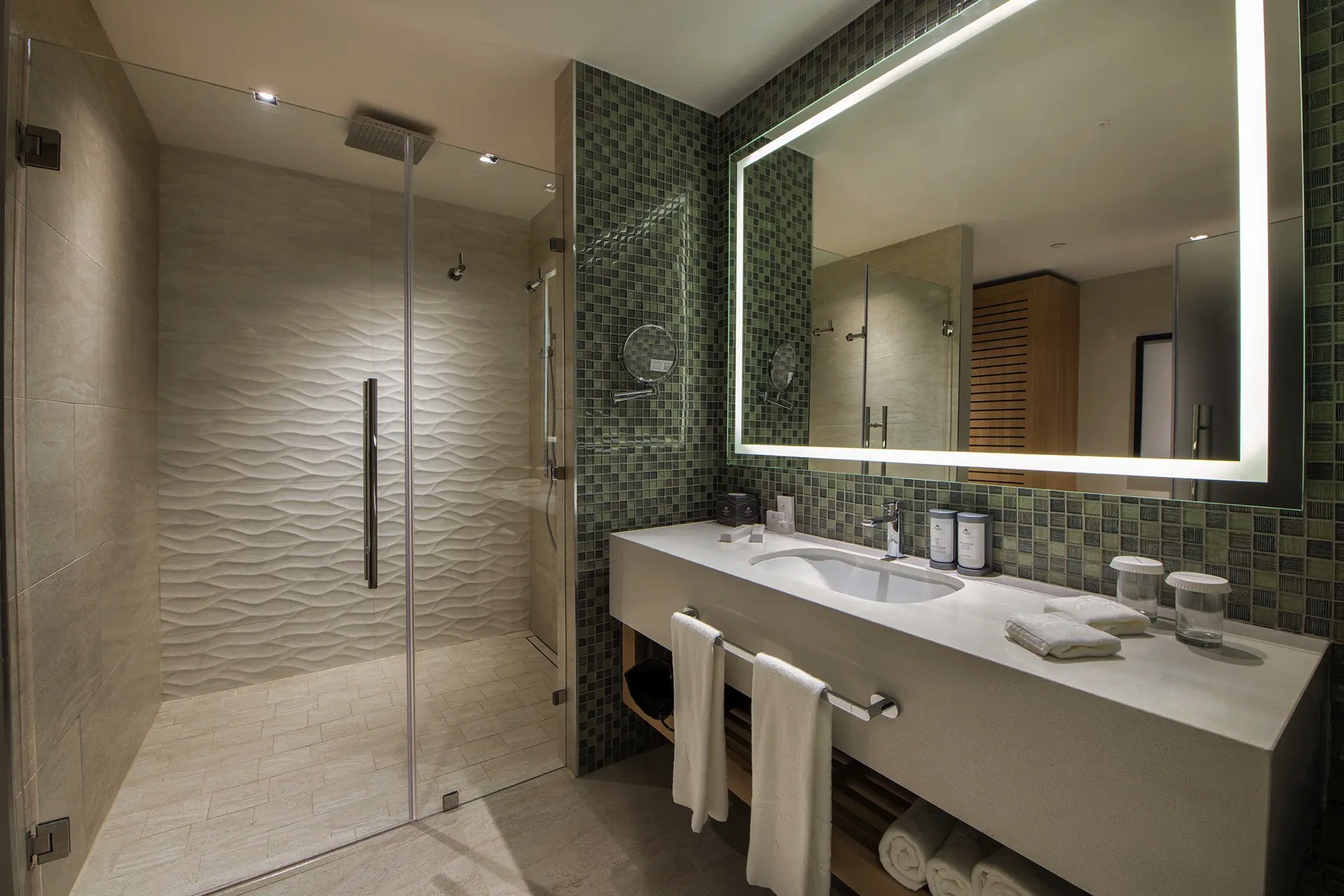 baño resort queen tropical junior suite resort lopesan costa bavaro