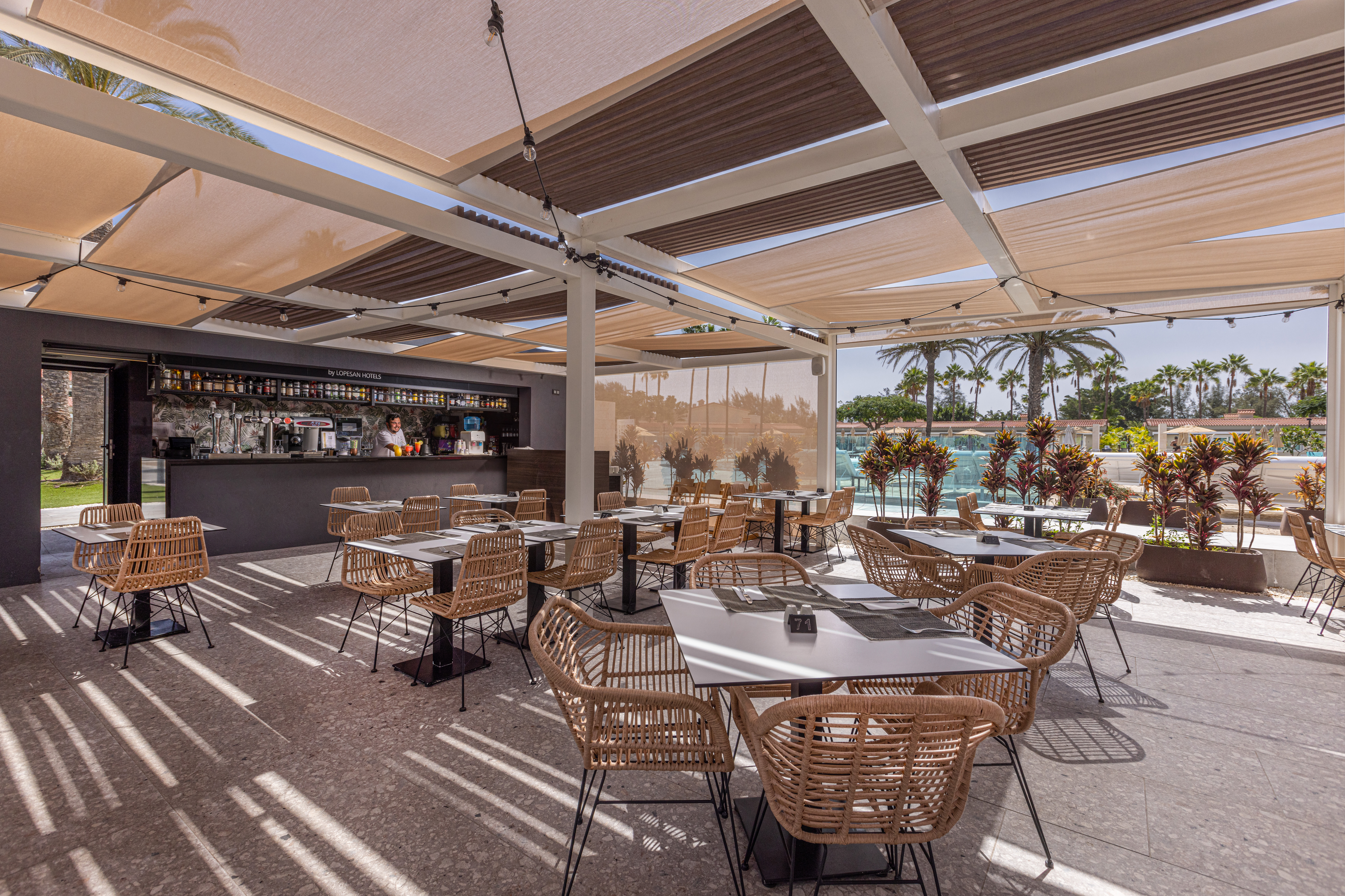 pool bars hotel kumara serenoa