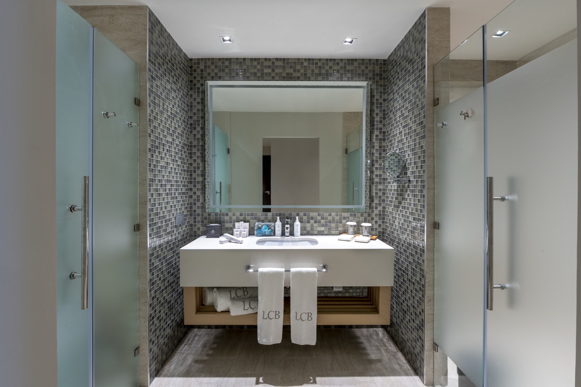 baño unique king ocean view junior suite resort lopesan costa bavaro