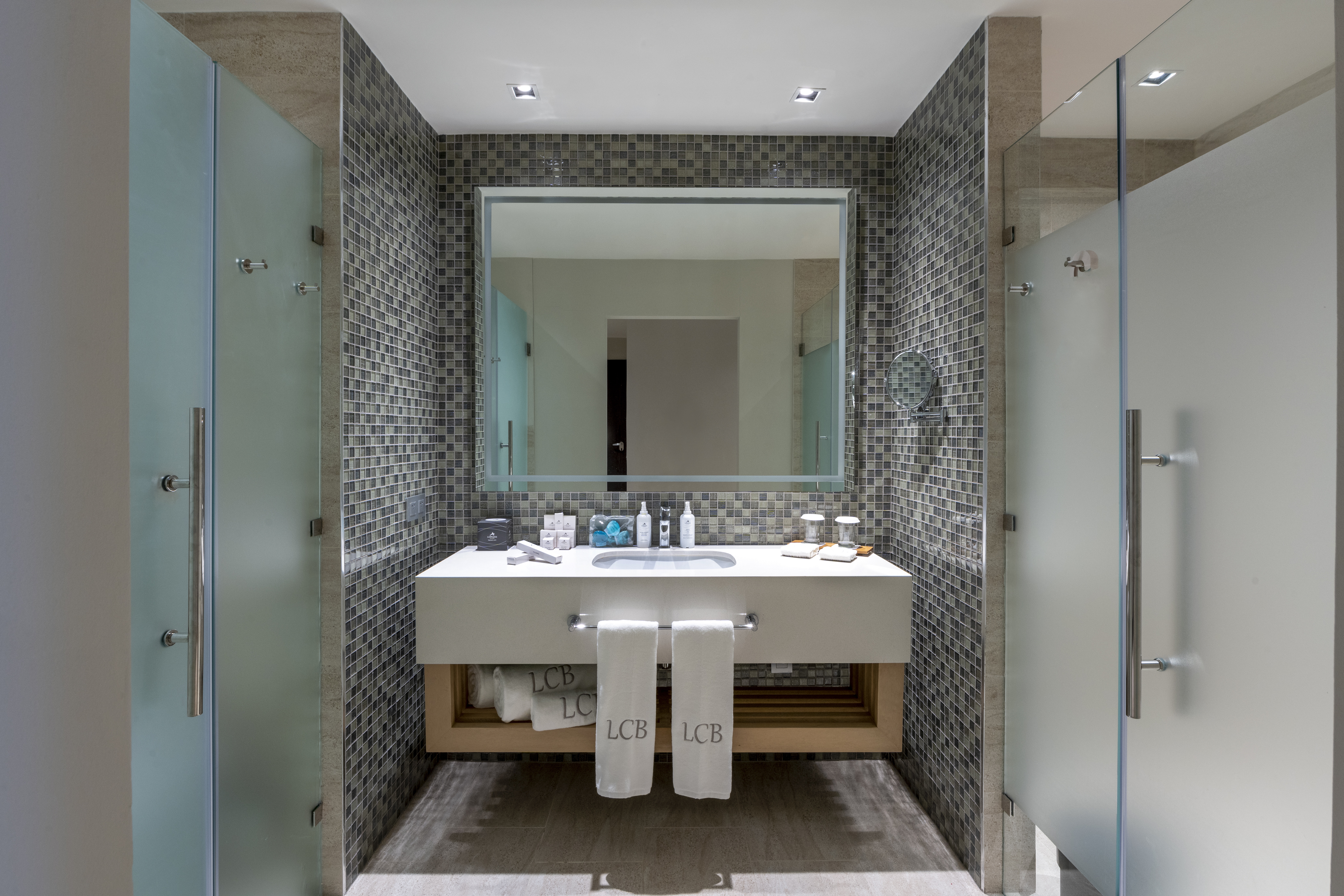 baño unique king swim up junior suite resort lopesan costa bavaro