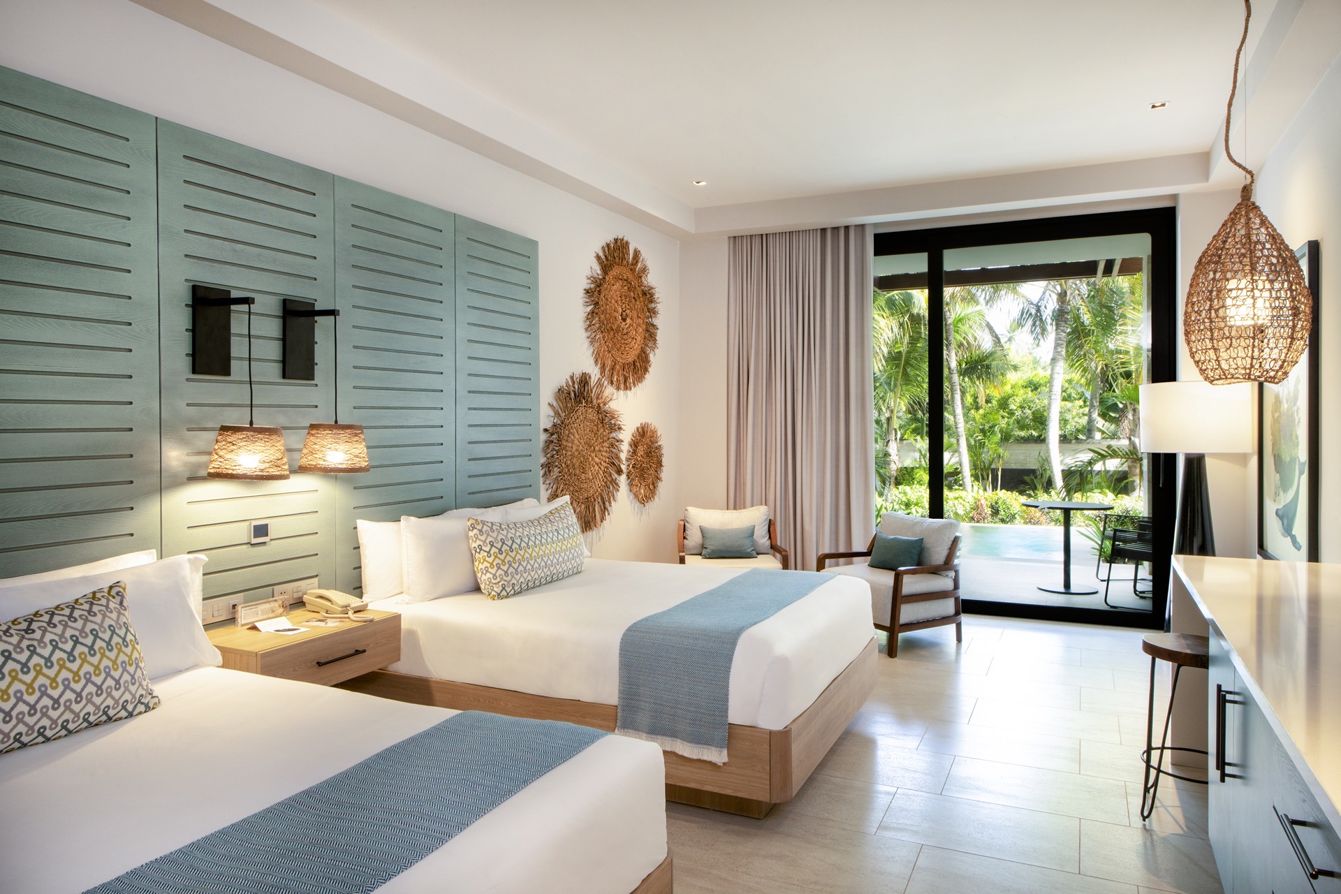 cama unique queen swim up junior suite lopesan costa bavaro resort spa & casino