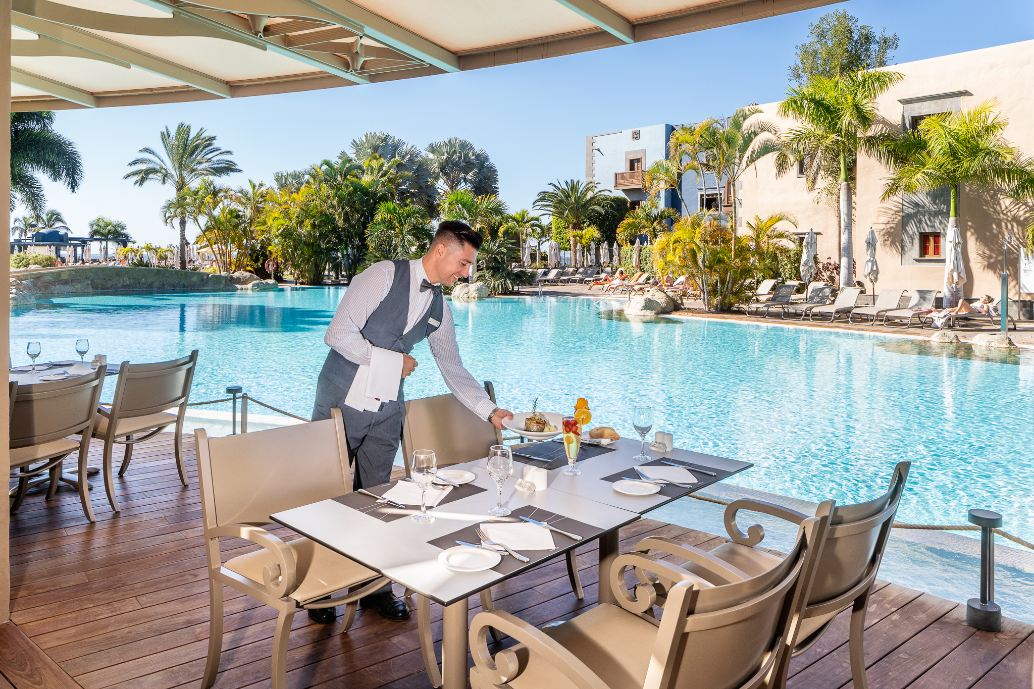 Camareros Hoteles Lopesan
