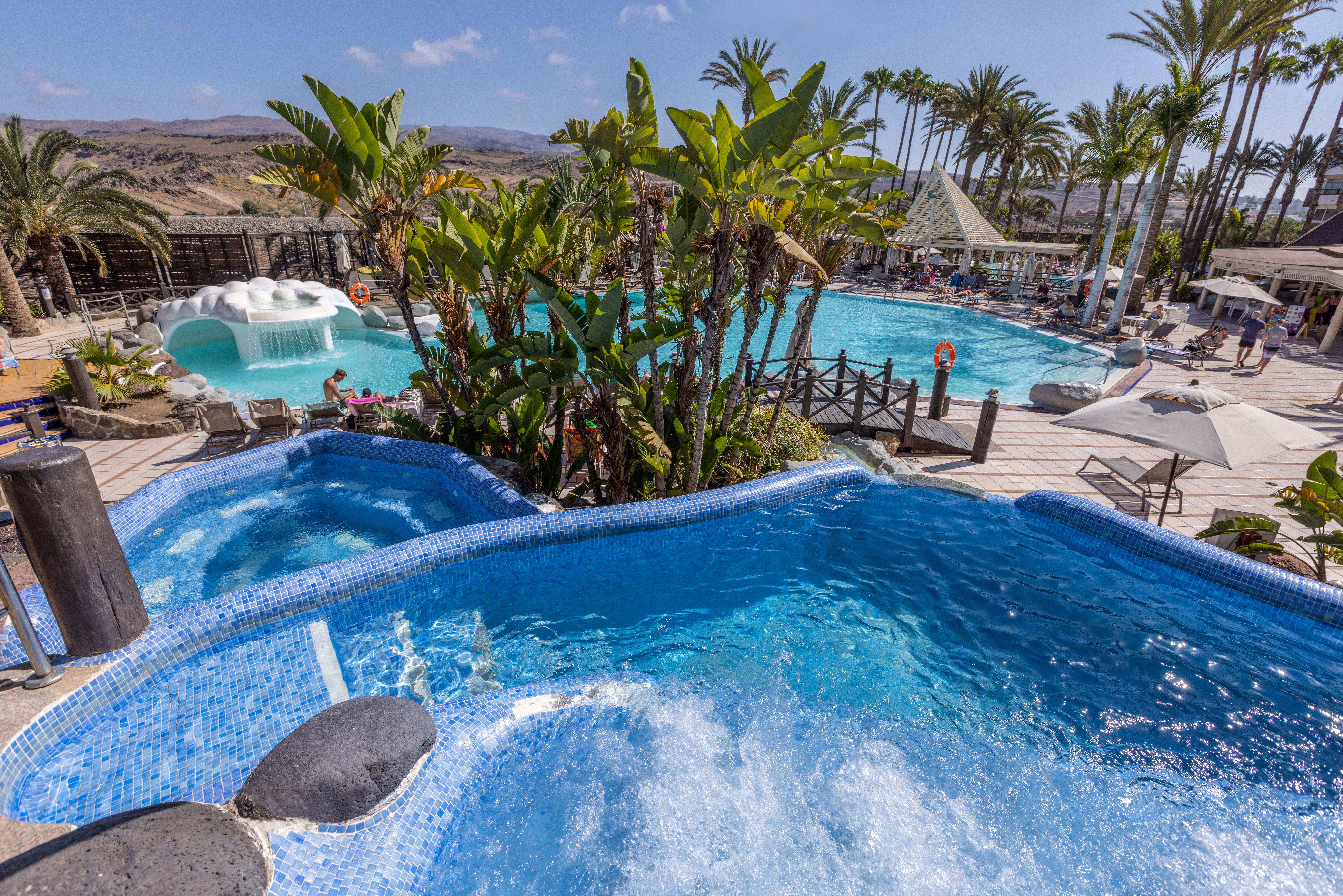 zona relax piscinas abora continental by lopesan hotels