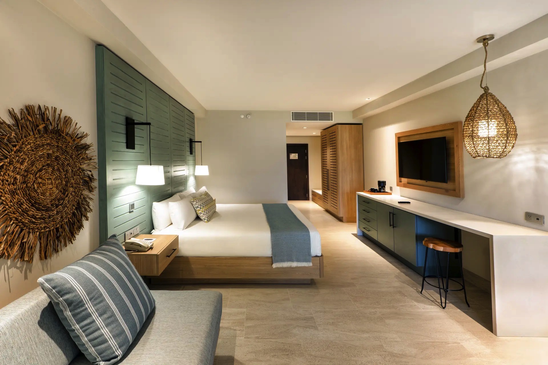 cama resort king economy junior suite lopesan costa bavaro resort spa & casino