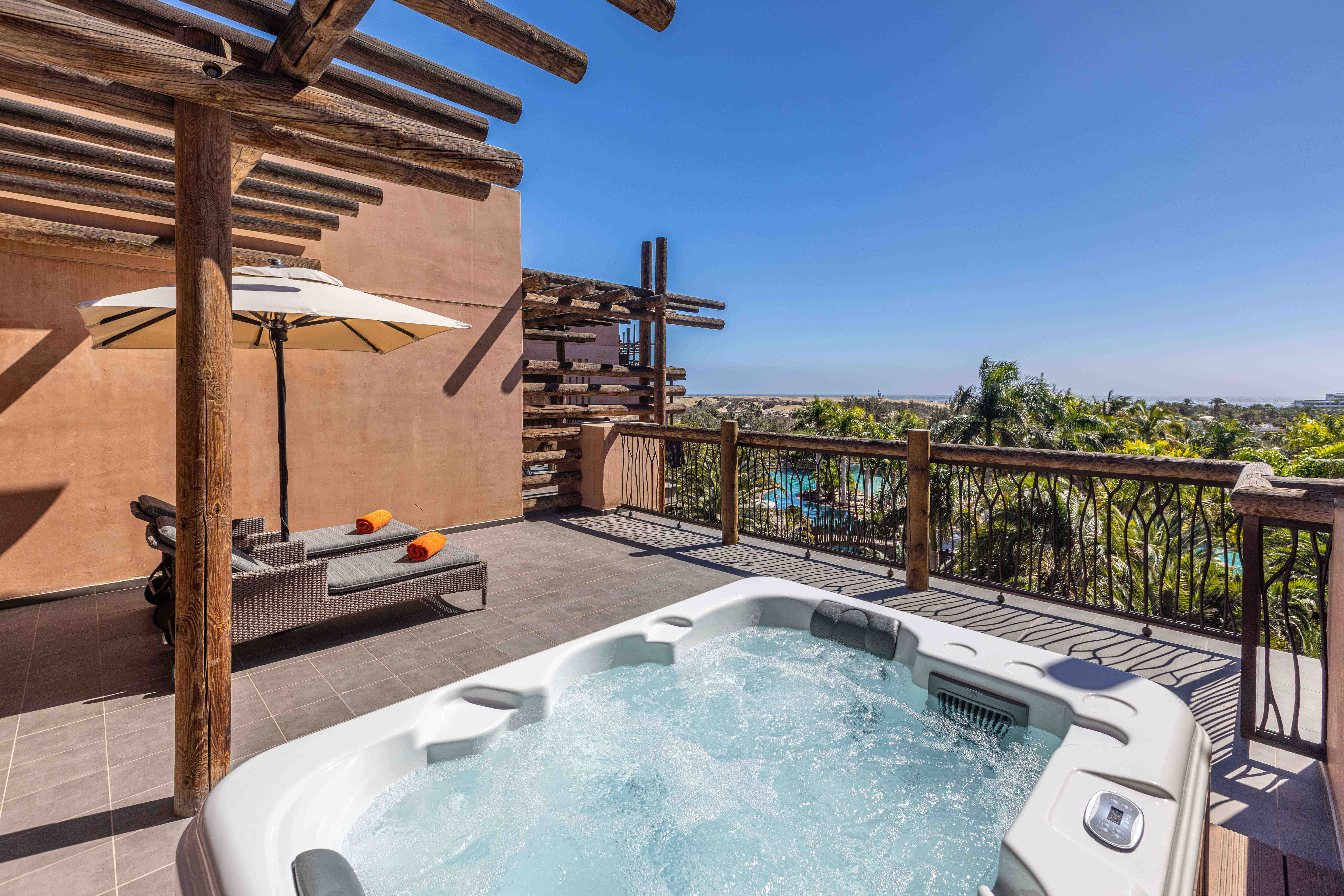 terraza superior suite lopesan baobab resort