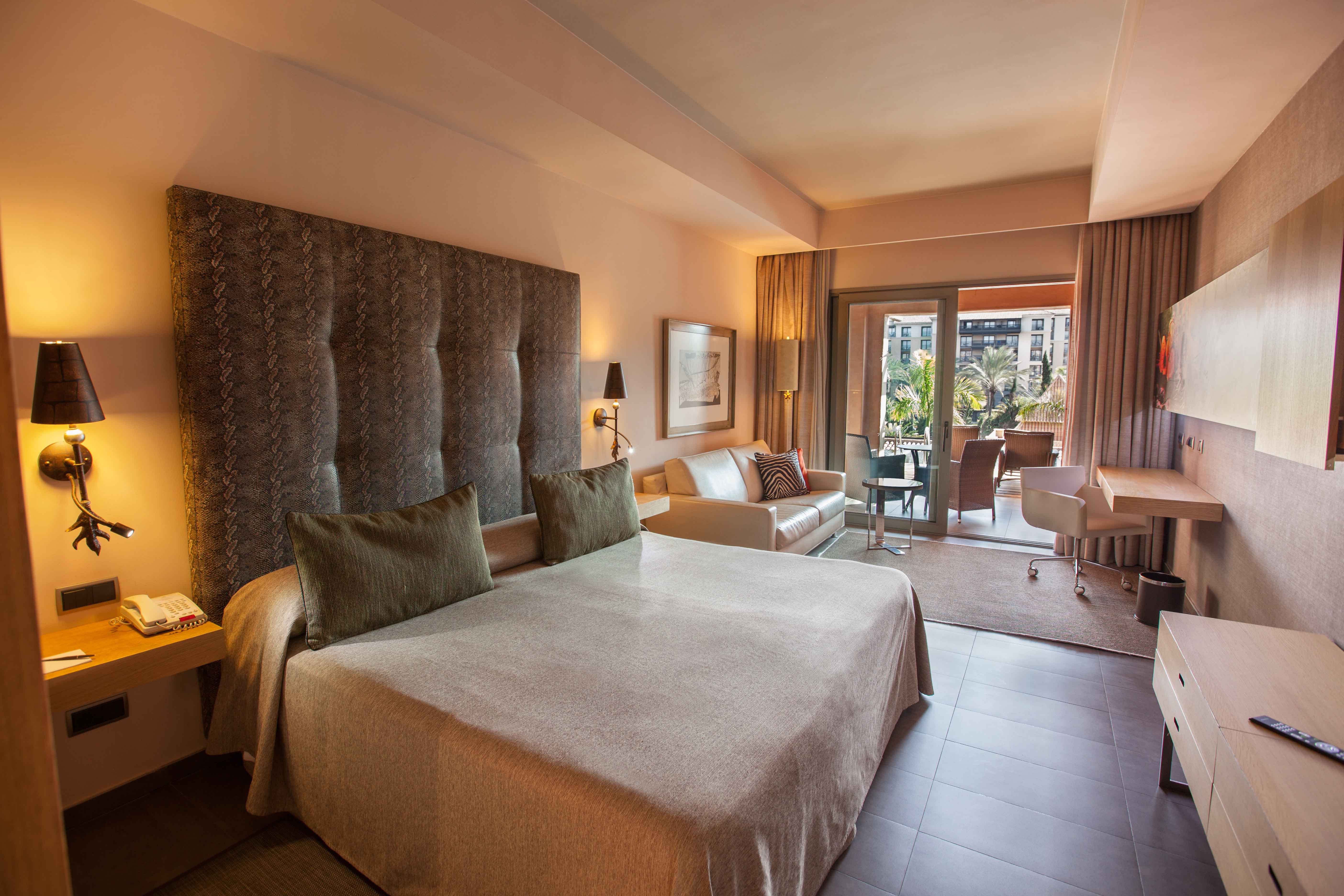 cama habitación doble deluxe pool lopesan baobab