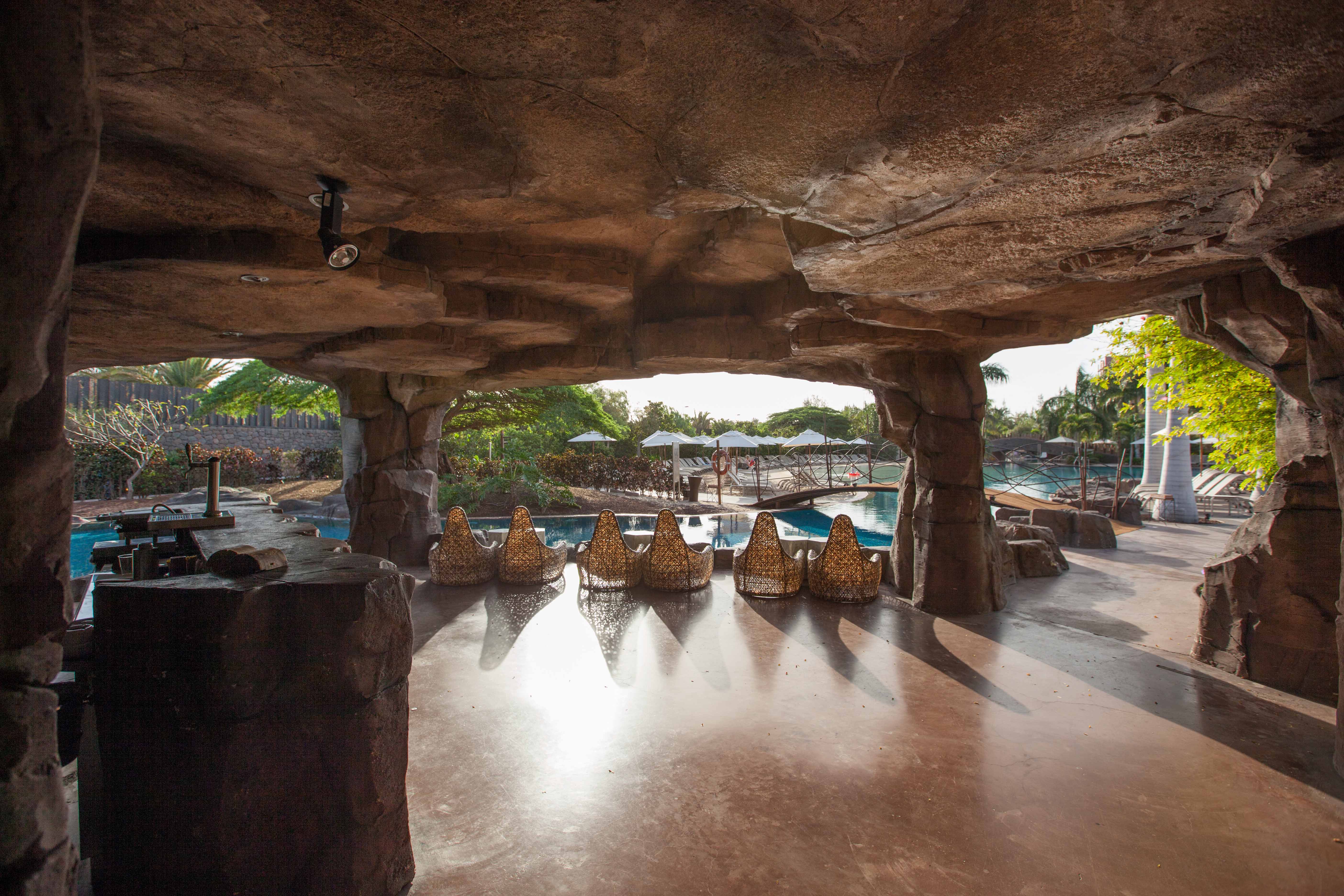 piscina bar hotel lopesan baobab resort henry stanley