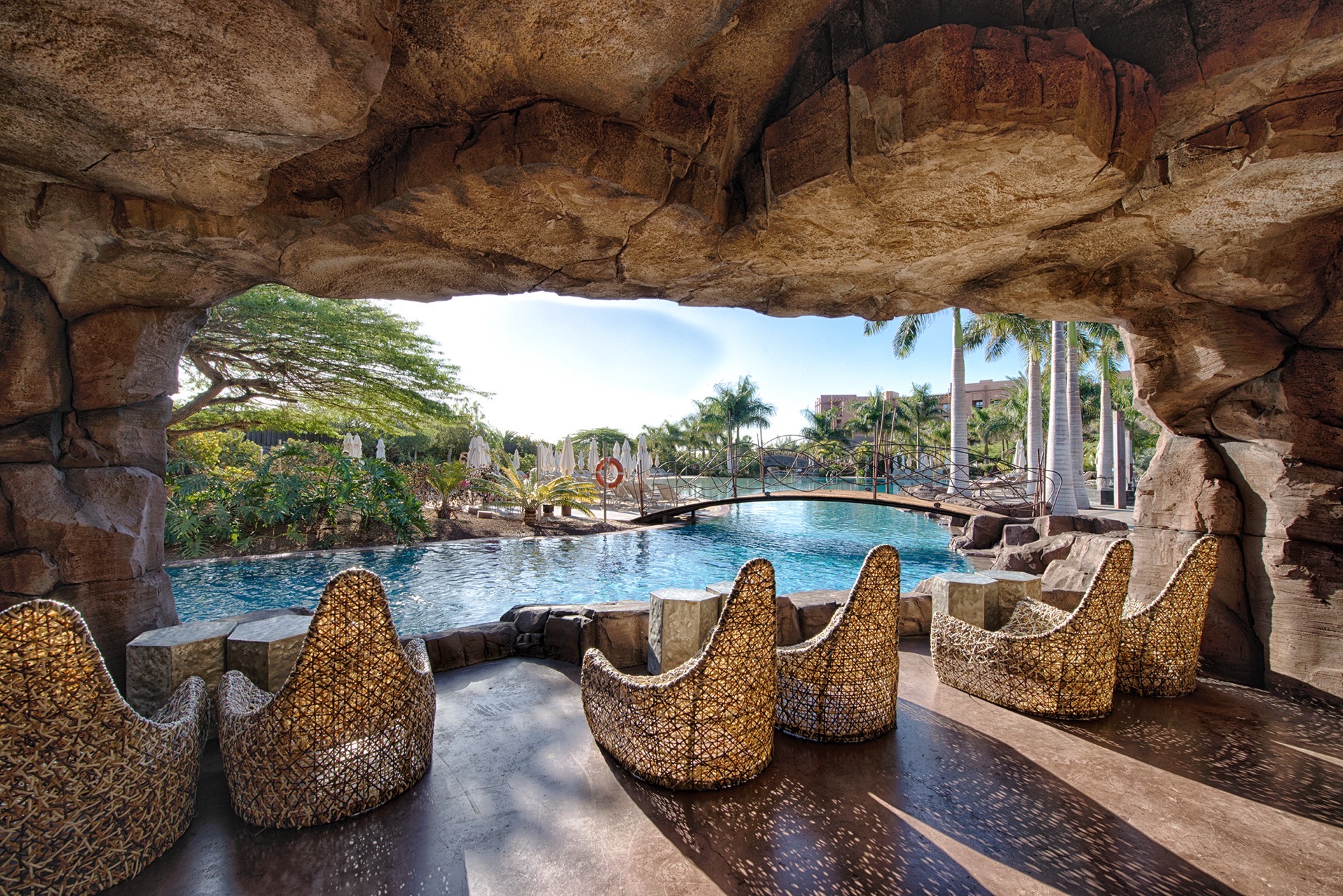 piscina con bar lopesan baobab resort