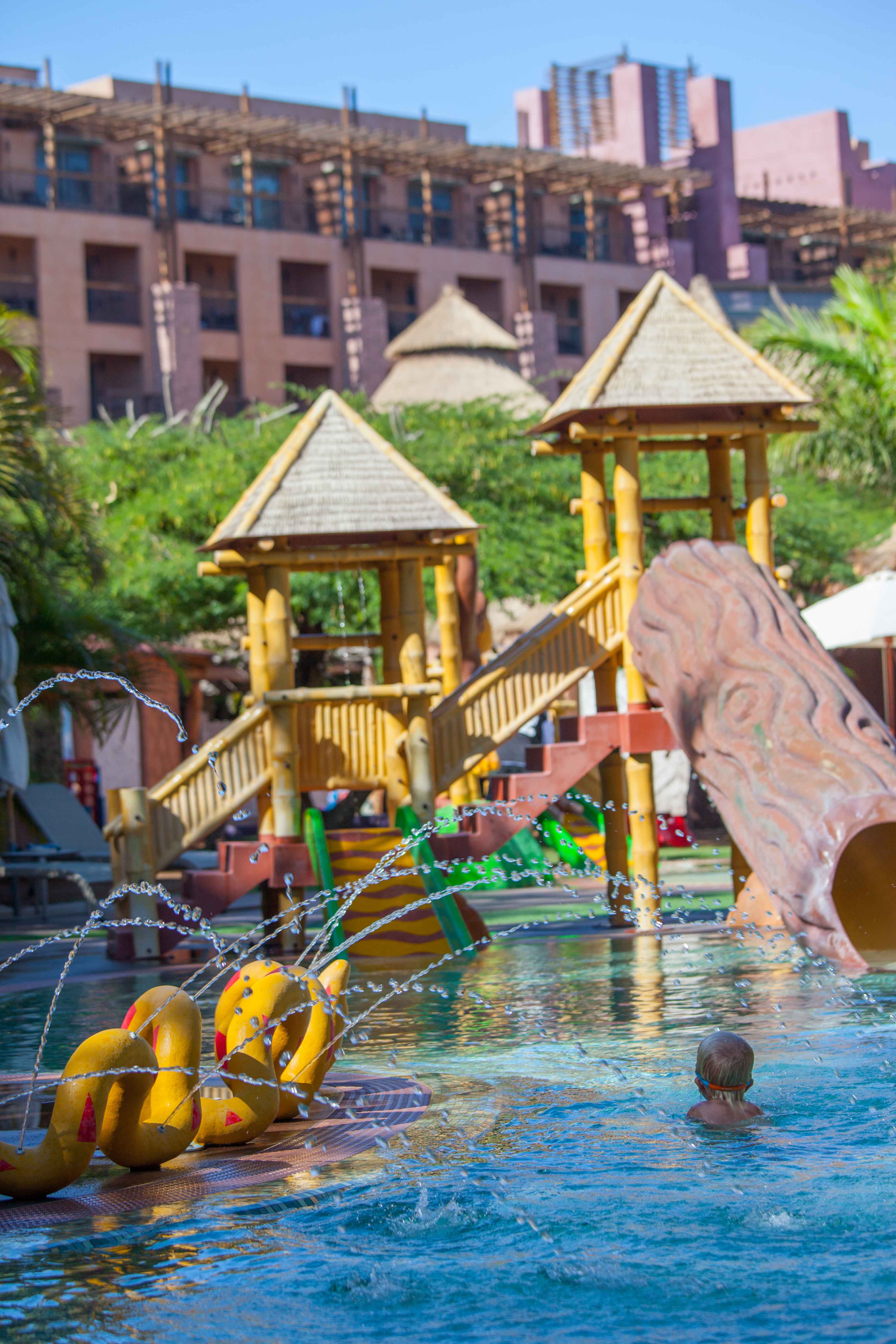 parque acuatico infantil en piscinas lopesan baobab resort
