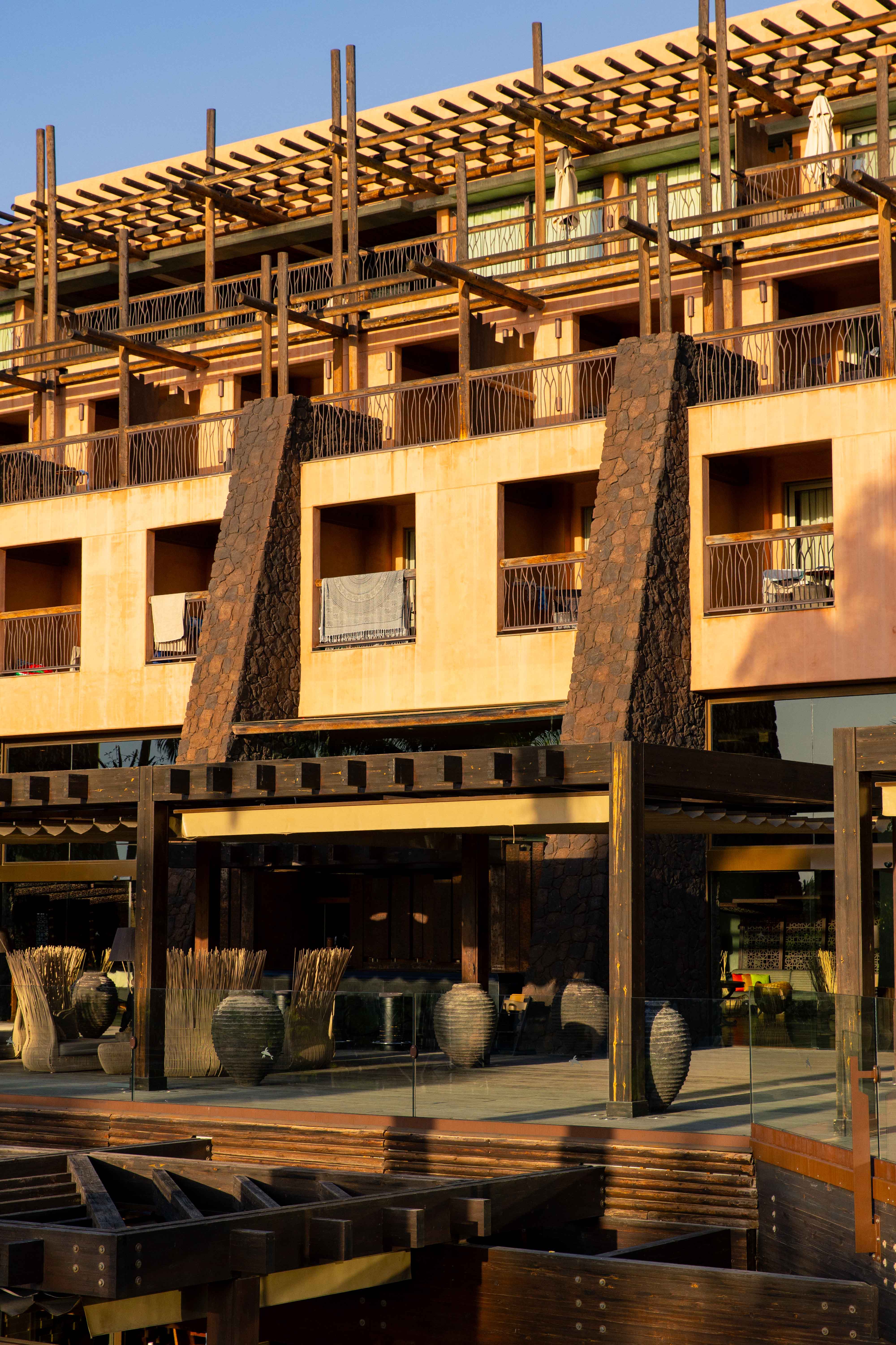 entrada samuel baker bar hotel lopesan baobab resort