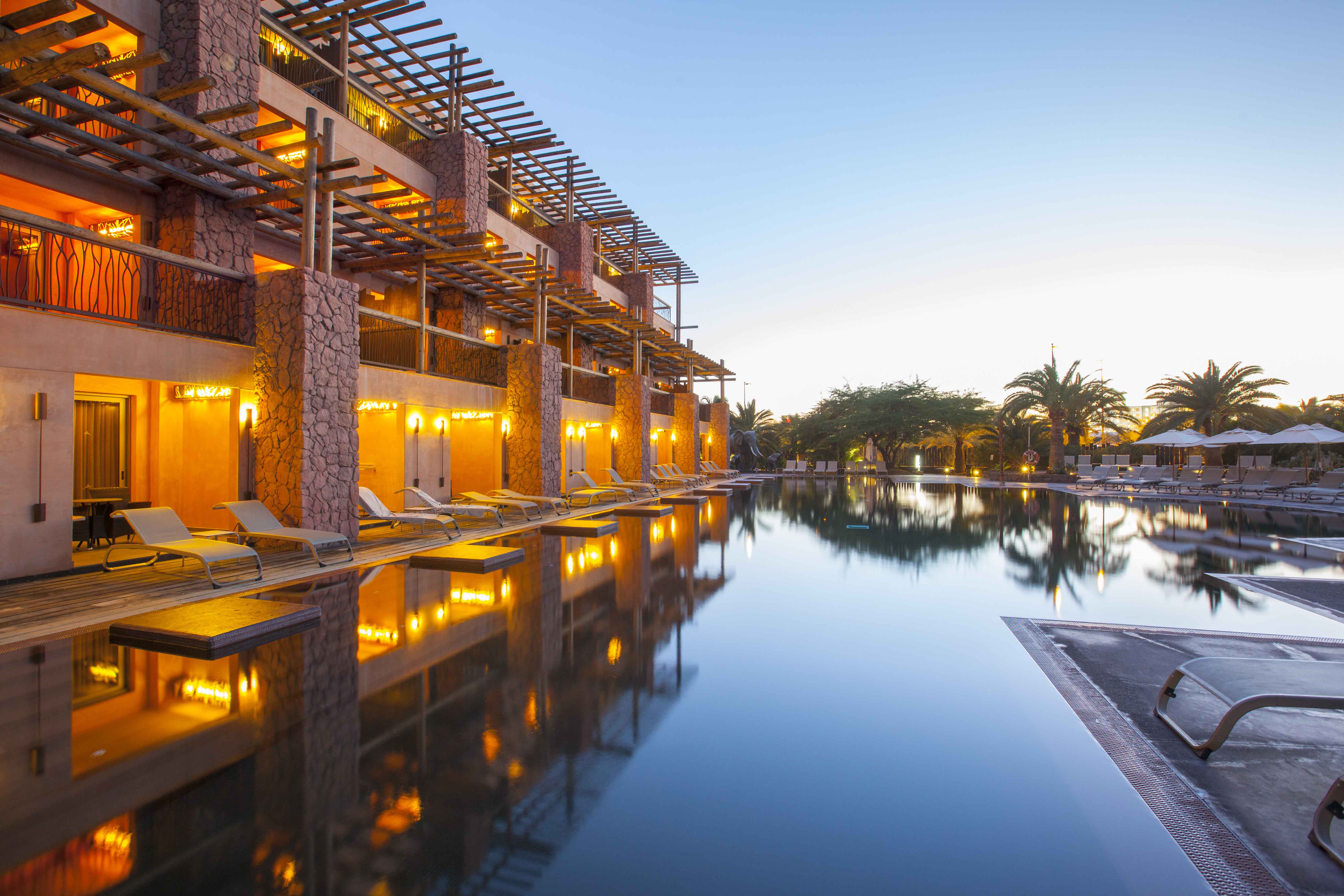 tranquila pool noche piscinas lopesan baobab resort
