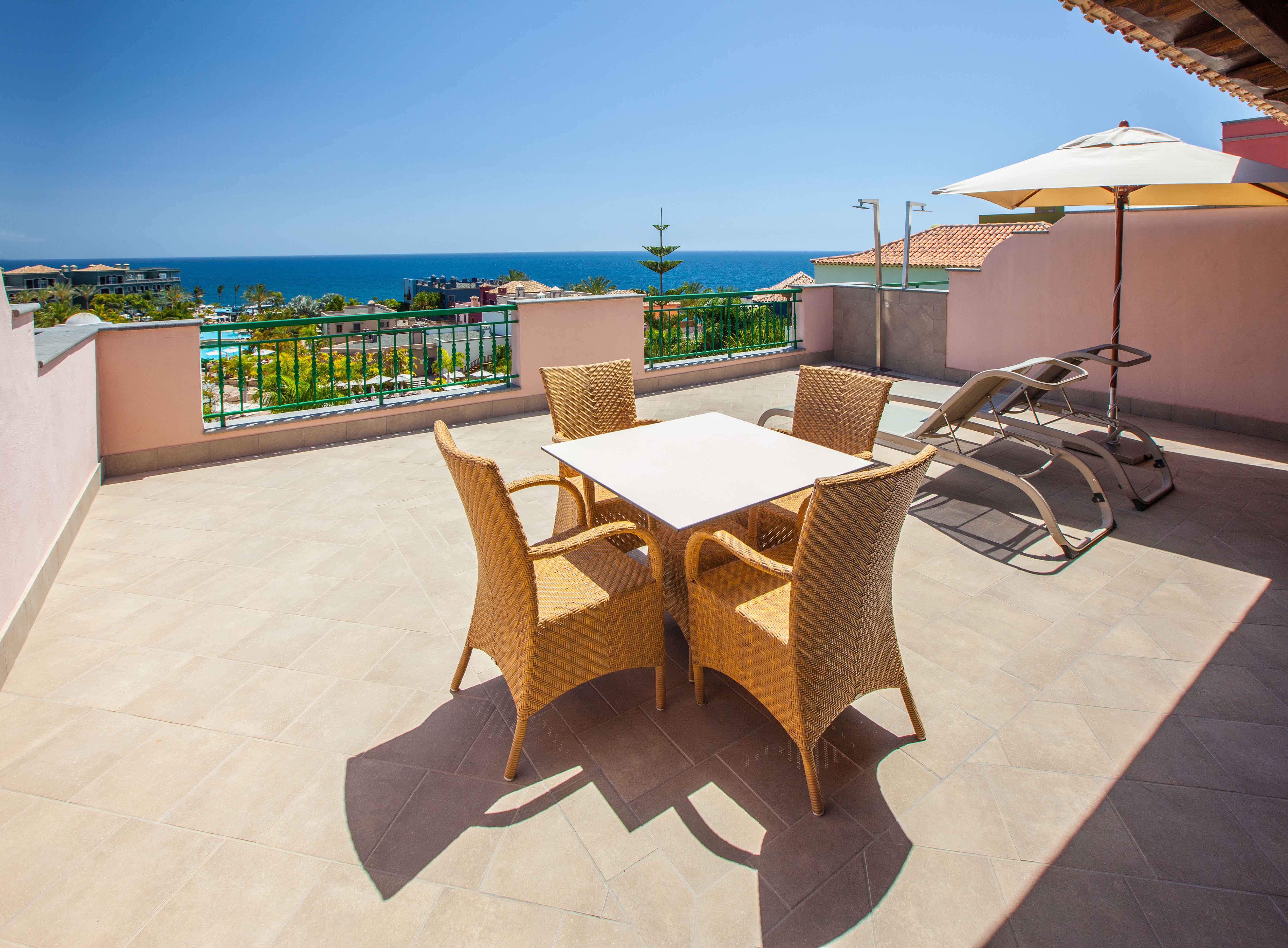 terraza habitación doble deluxe vista resort lopesan villa del conde