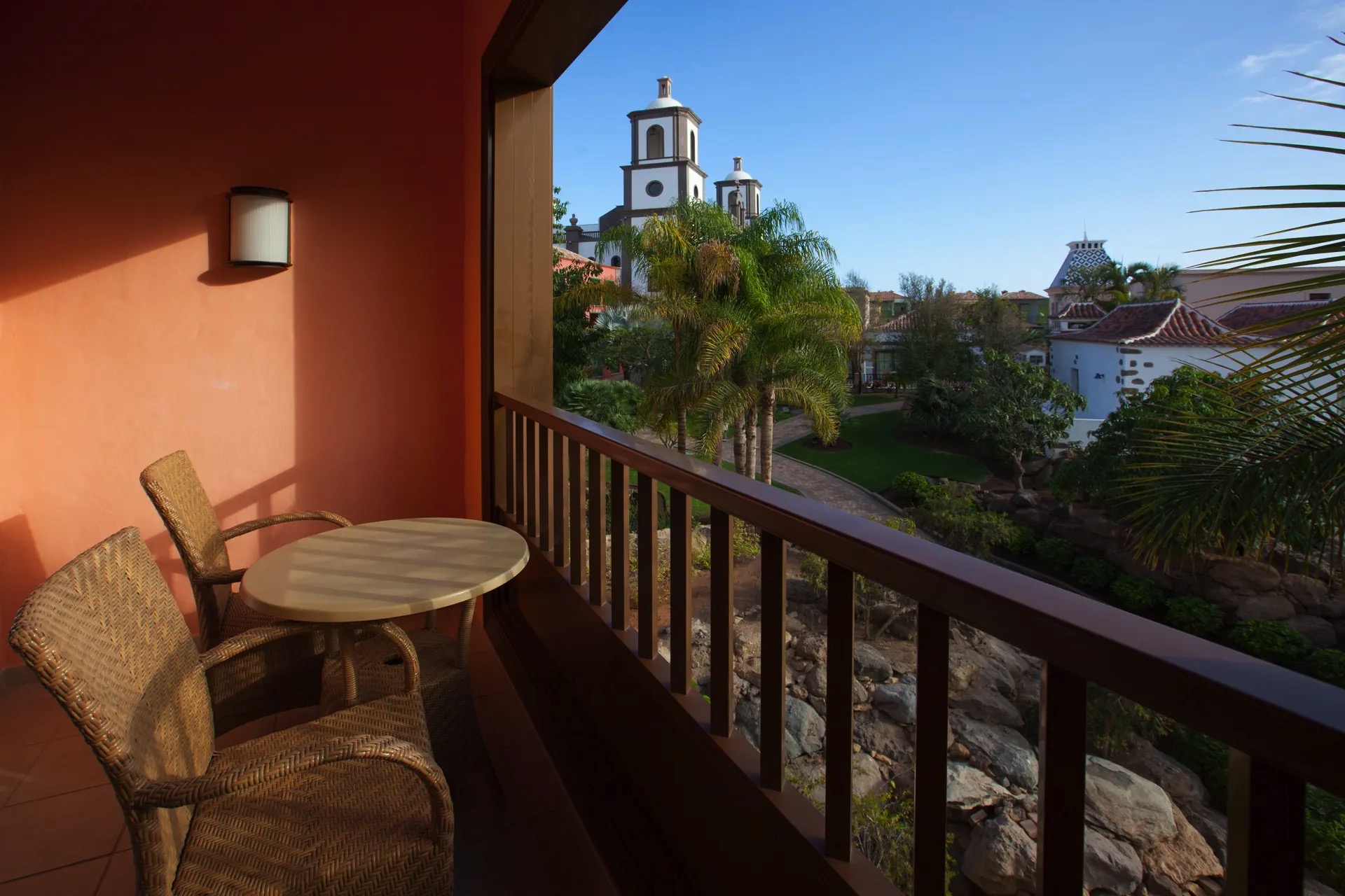 terraza habitación doble estándar lopesan villa del conde resort & thalasso