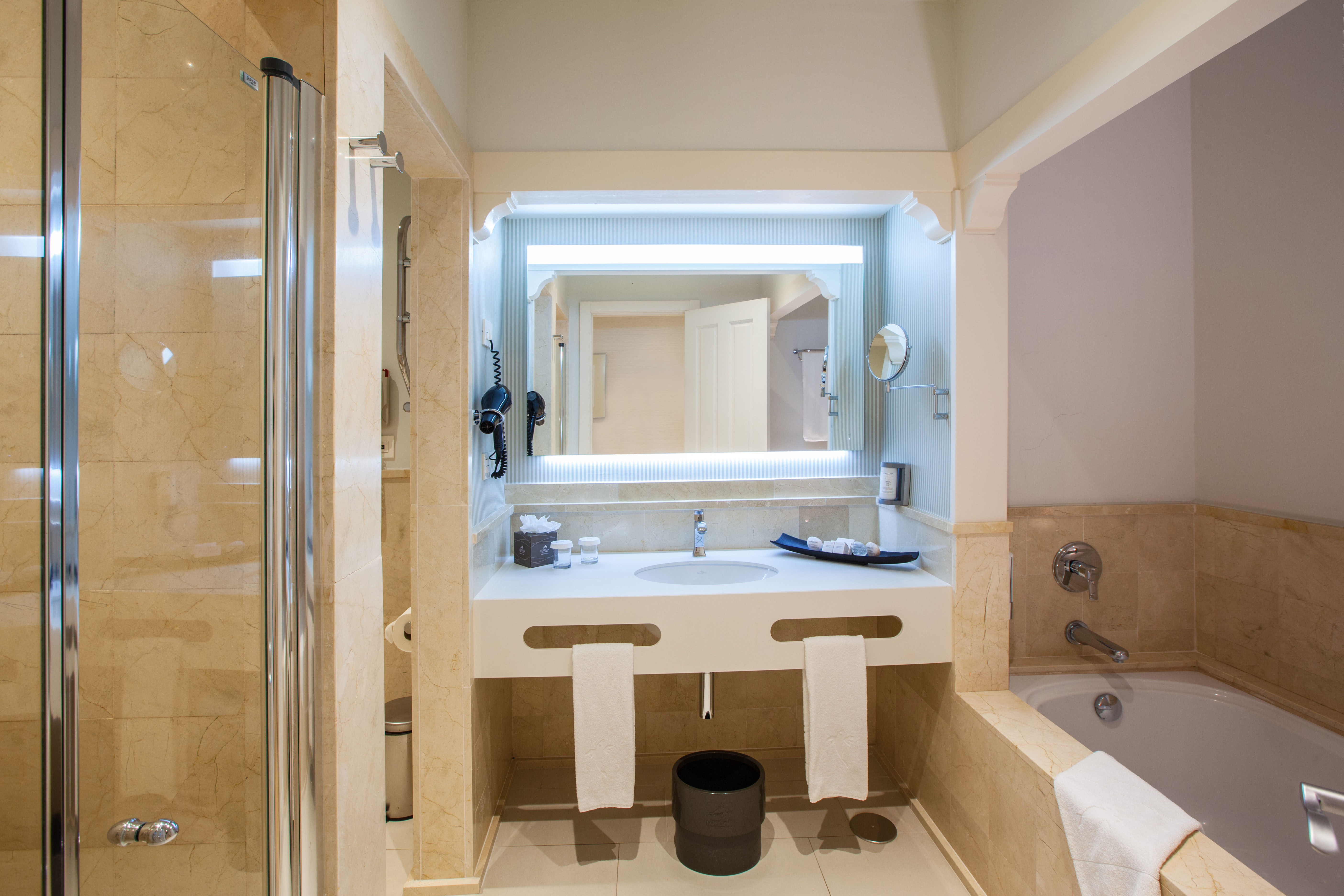 baño habitación doble estándar lopesan villa del conde resort & thalasso