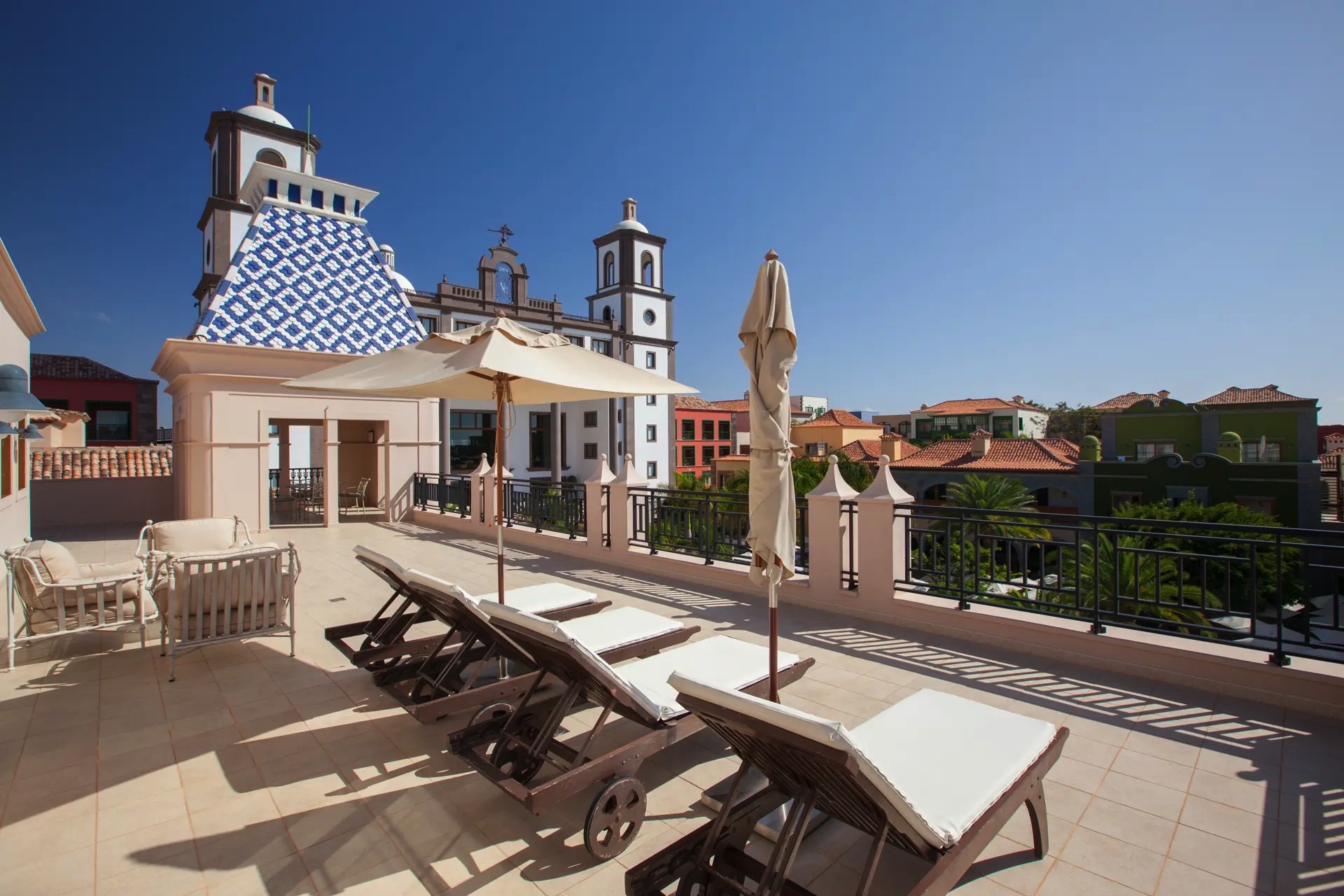 terraza royal suite resort lopesan villa del conde