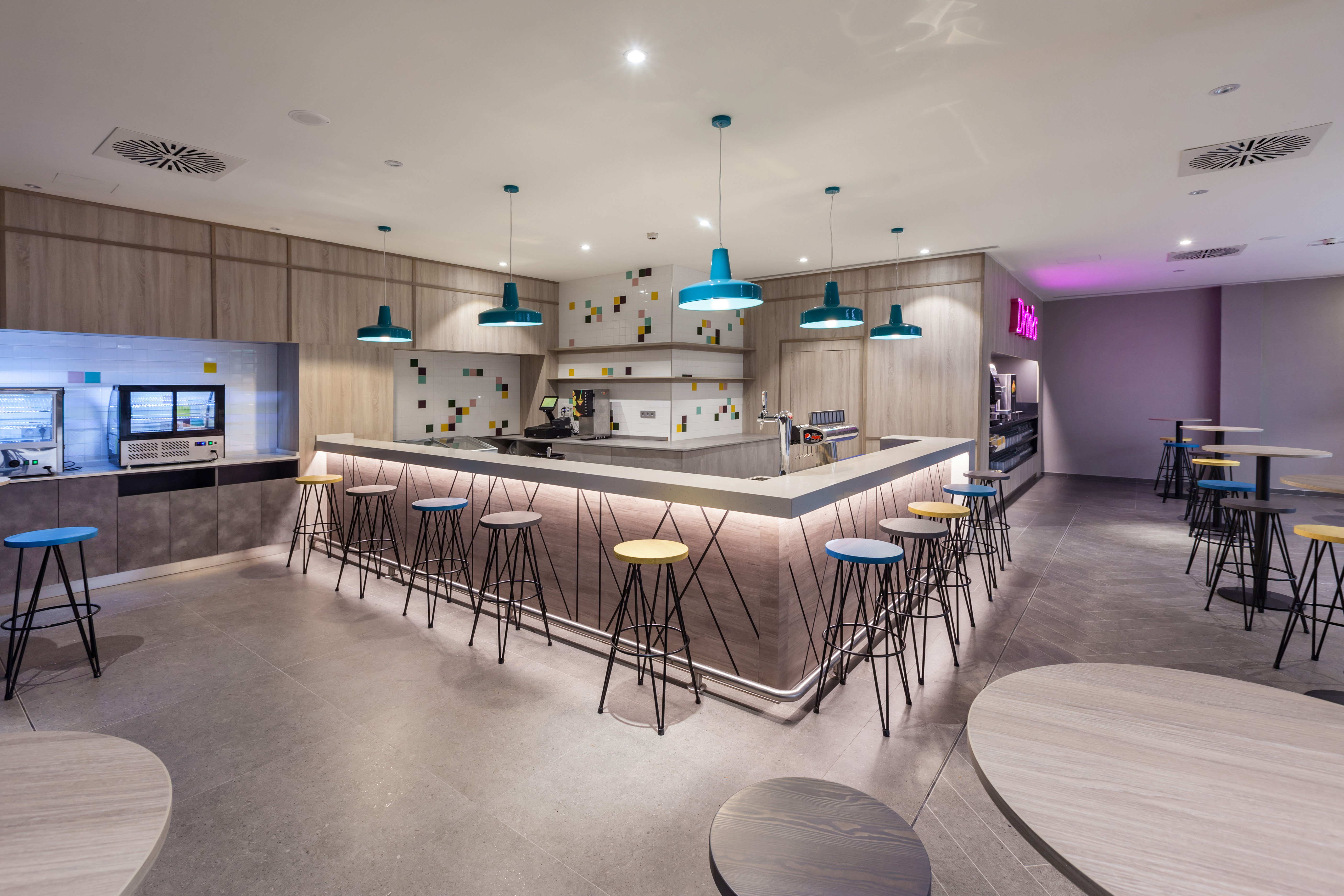zona 24h bar abora interclub atlantic by lopesan hotels