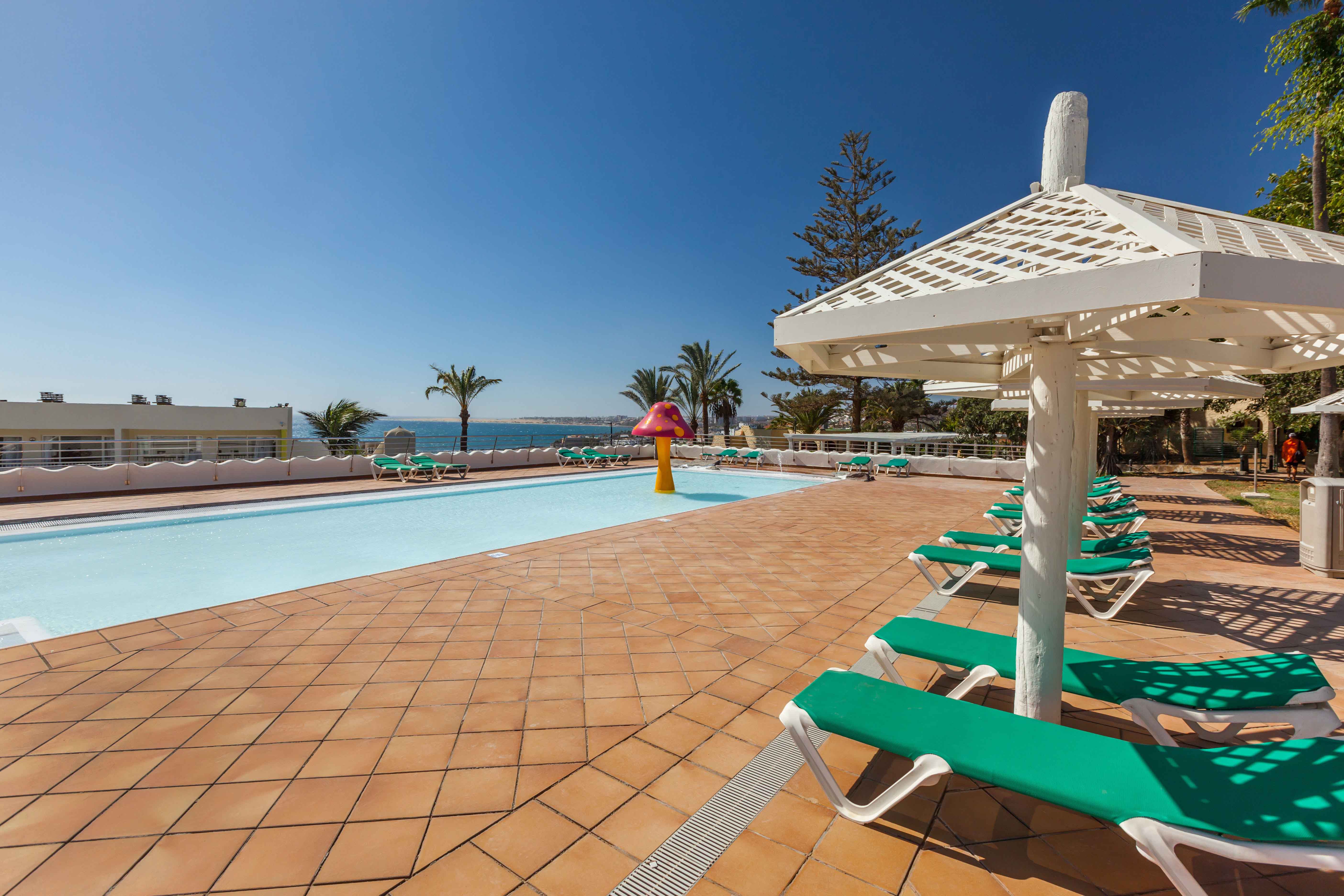 zona infantil piscinas abora interclub atlantic by lopesan hotels