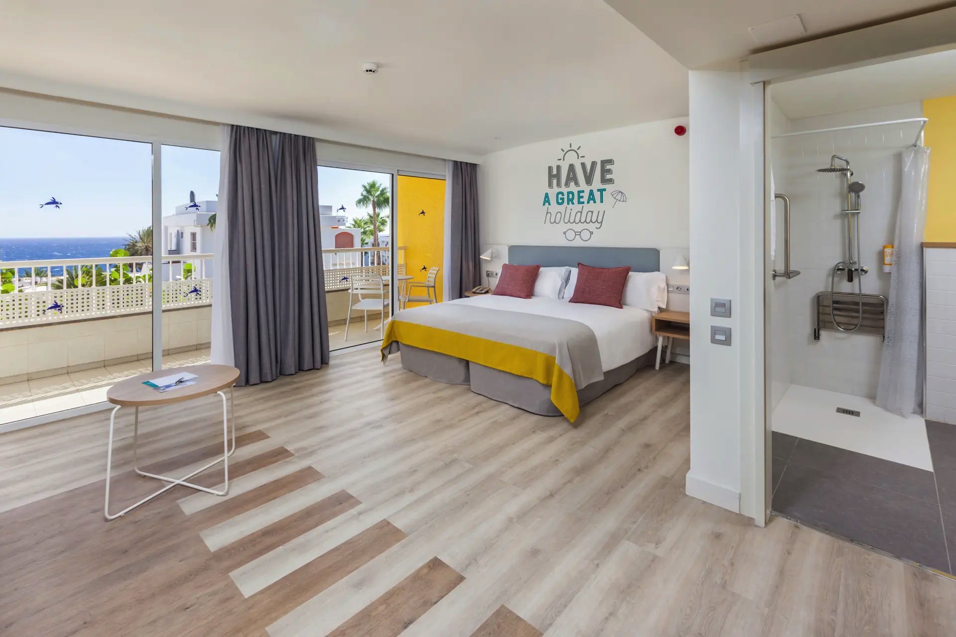 cama habitación doble familiar adaptada abora interclub atlantic