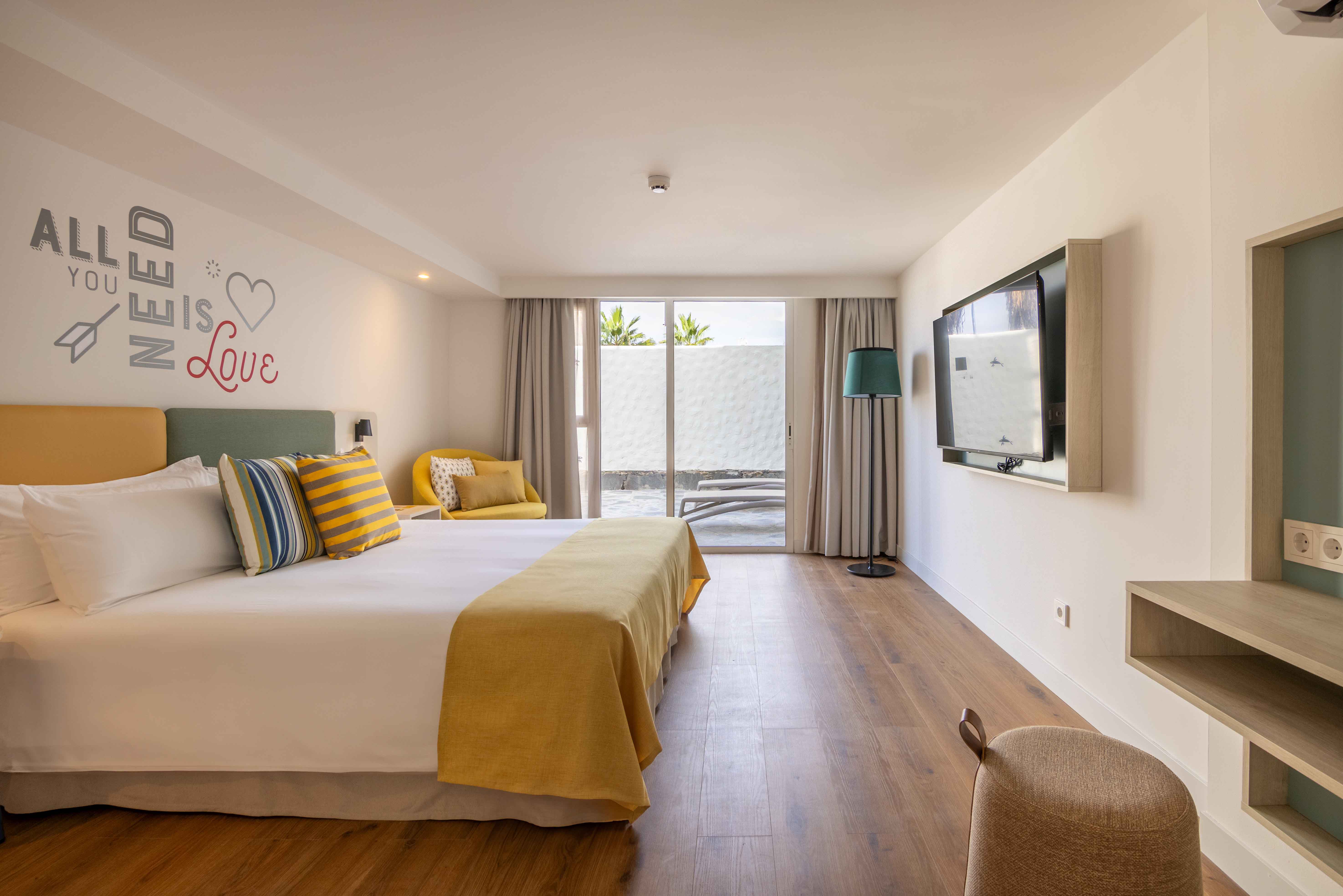 cama habitación double terrace hotel abora interclub atlantic
