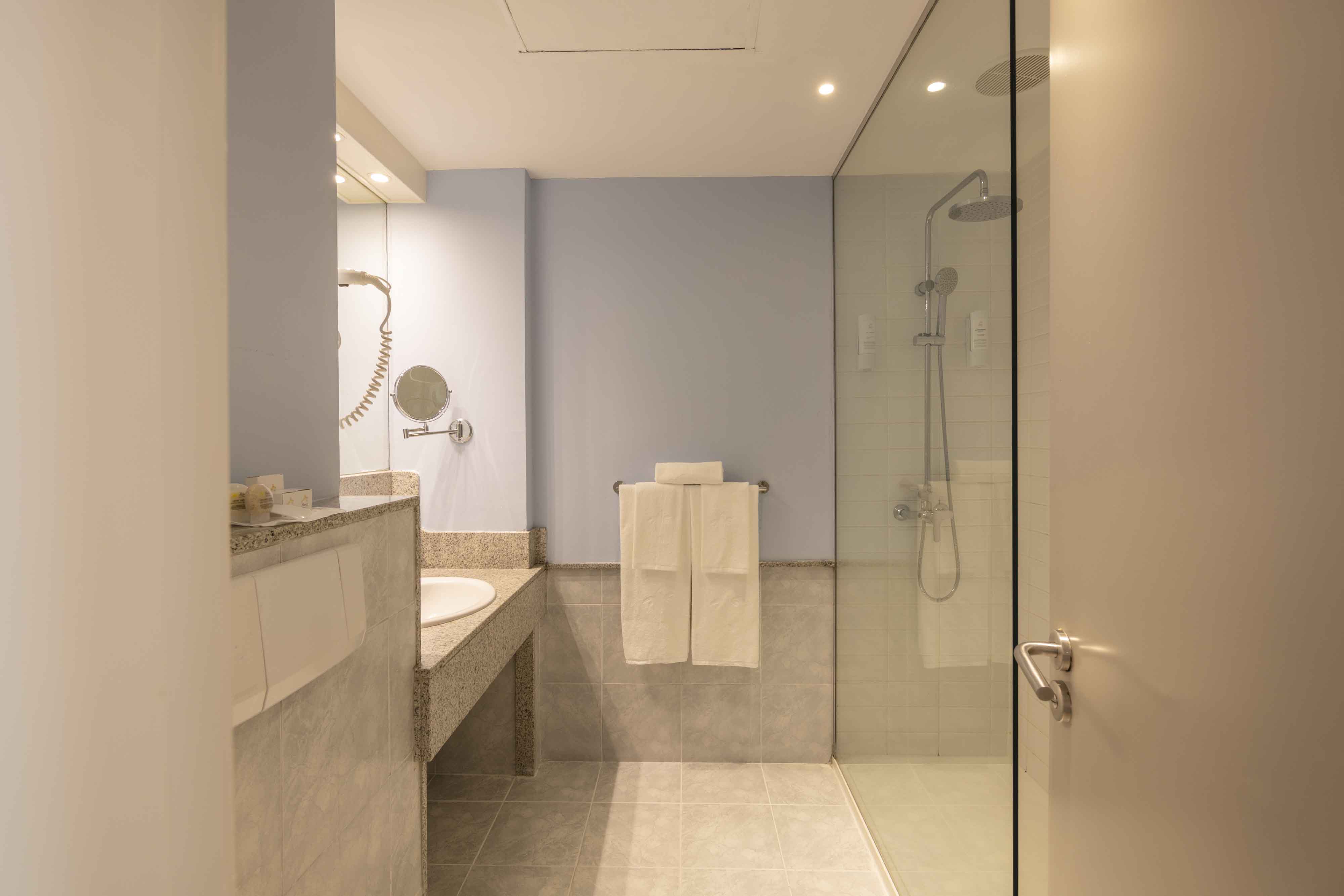 alojamiento hotel abora continental