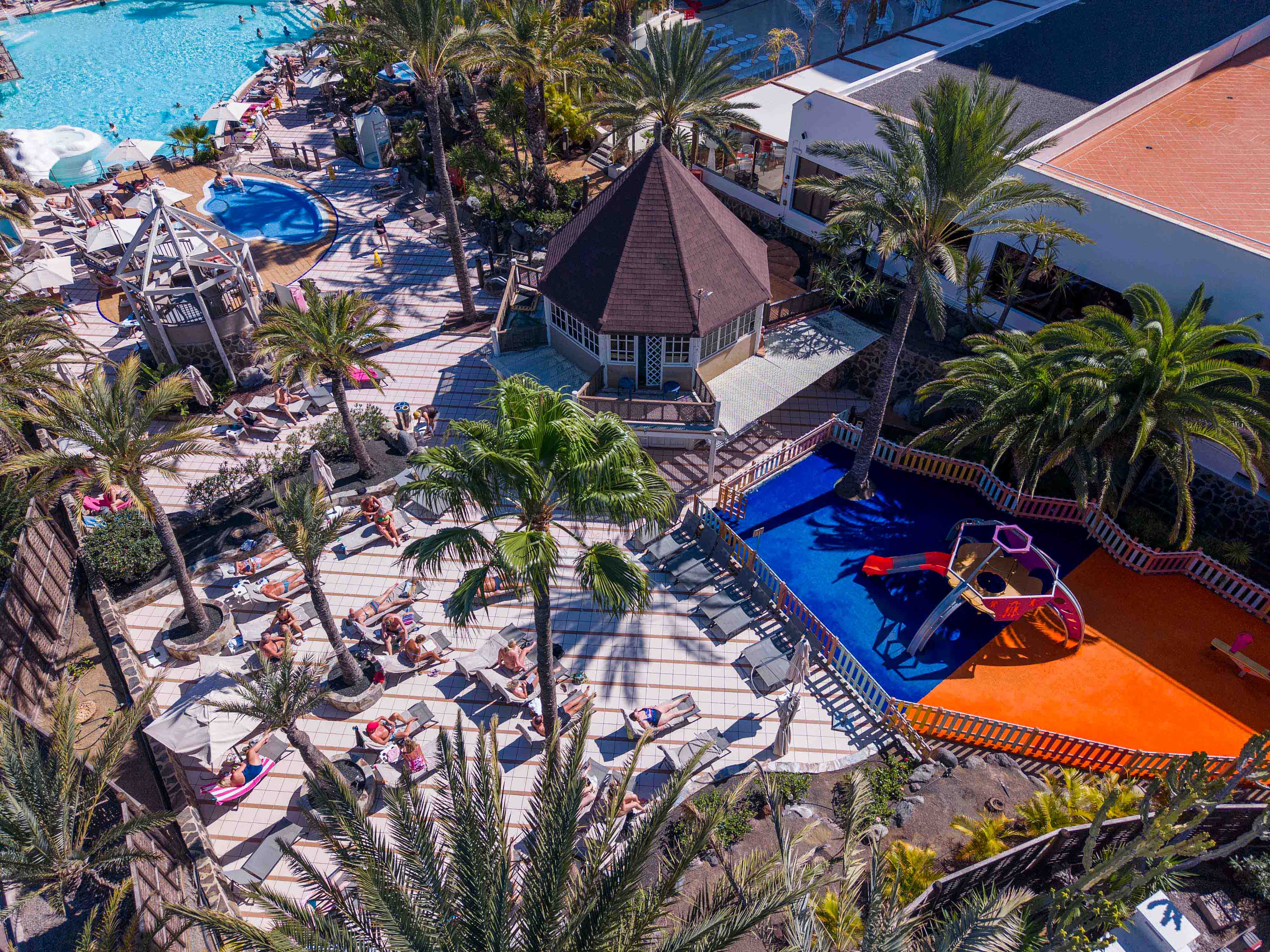 exterior piscinas abora continental by lopesan hotels
