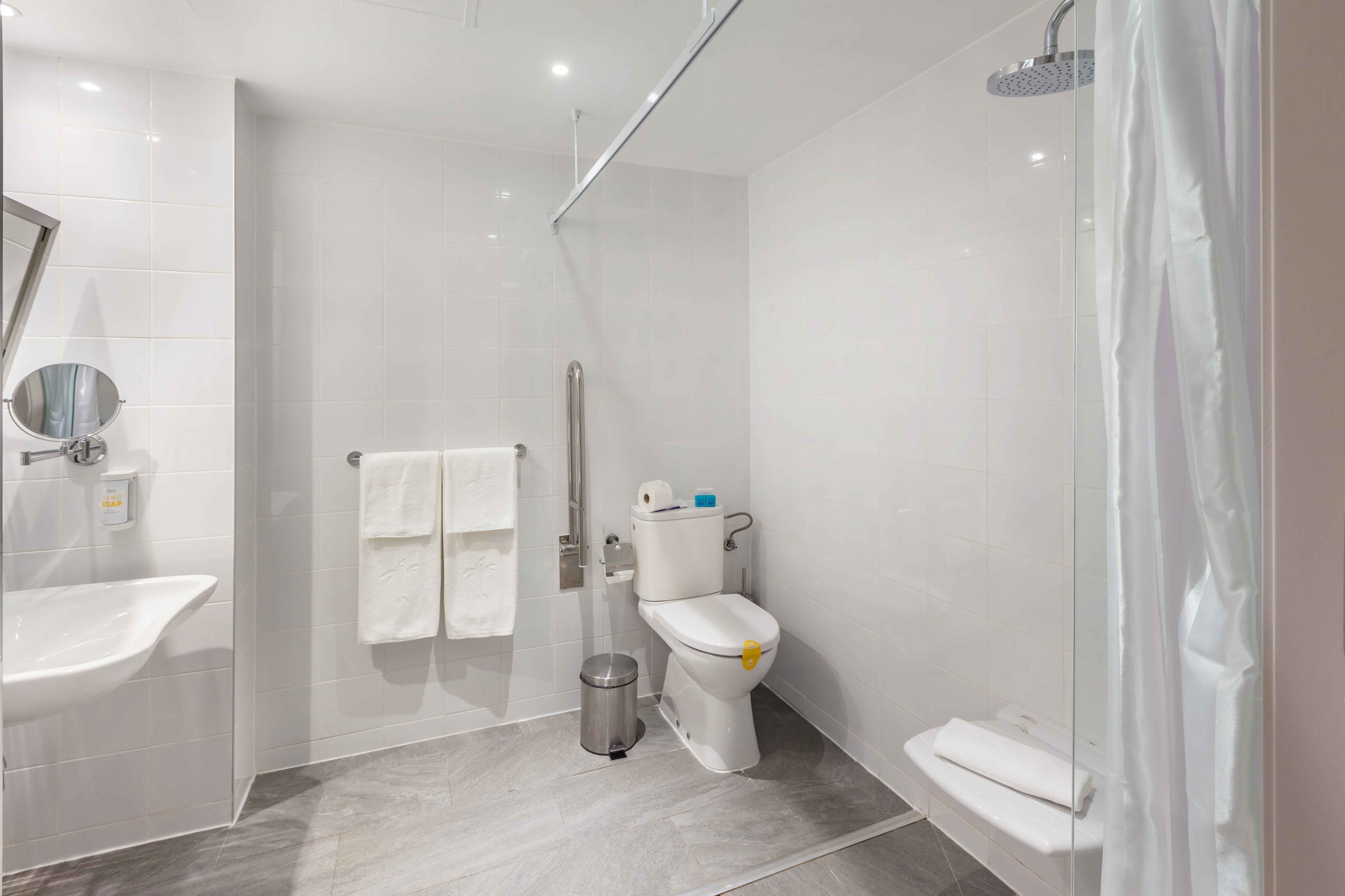 baño habitación doble estandar adaptada abora continental by lopesan hotels