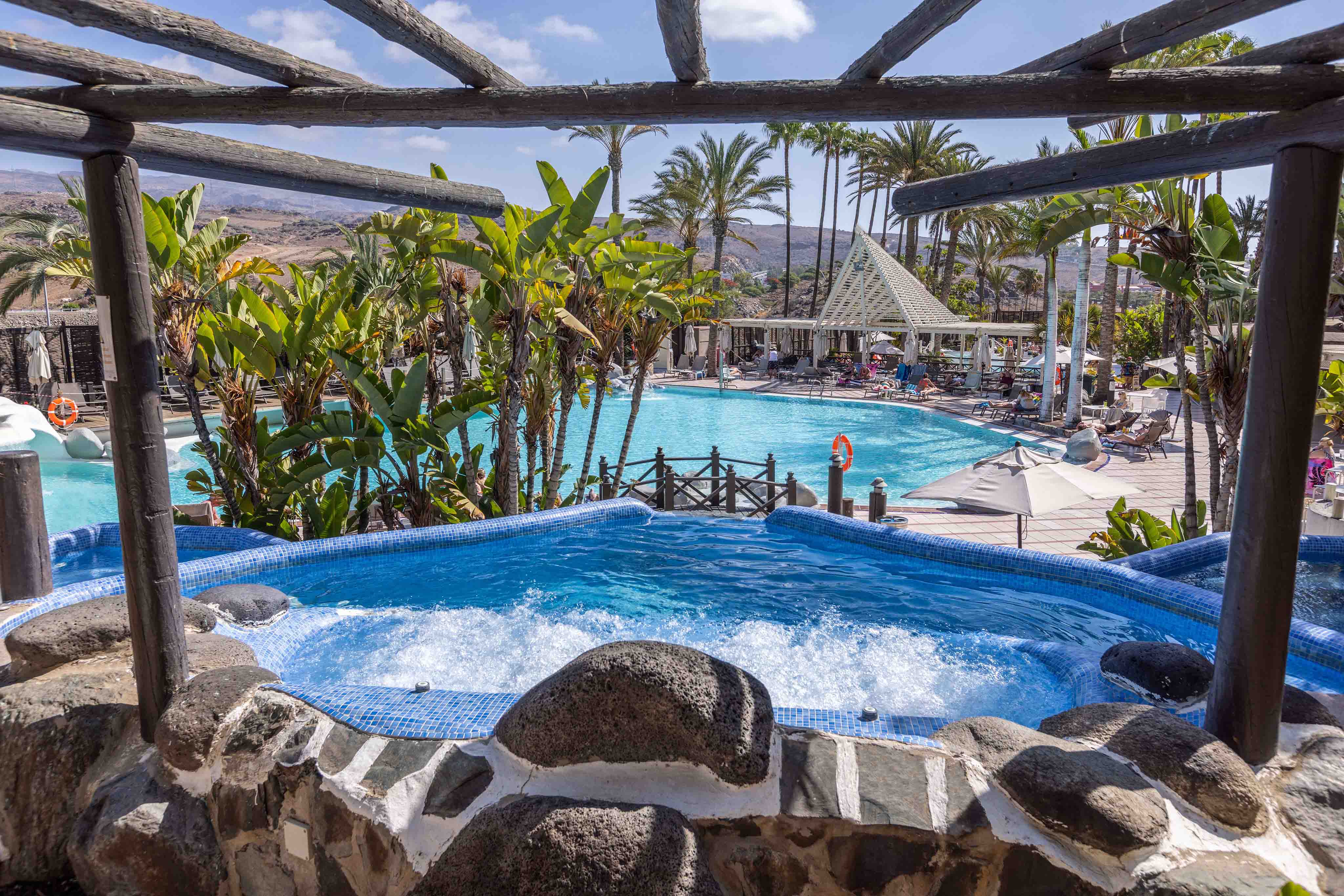 vistas jacuzzi piscinas abora continental by lopesan hotels
